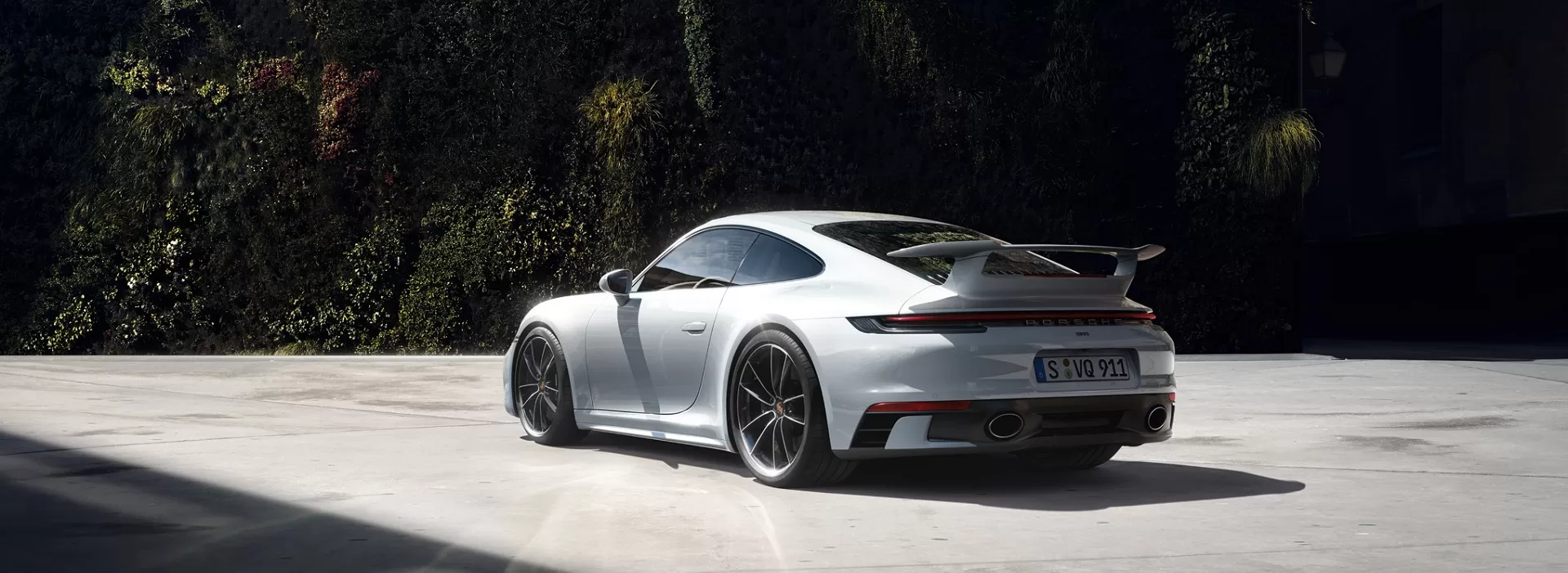 Икона дизайна и технологичности - новый Porsche 911