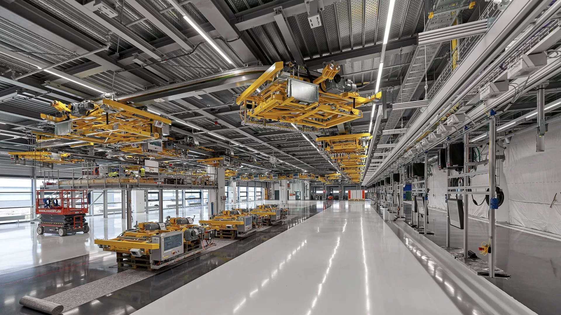  Завод Porsche в Лейпциге готовится к электромобильности