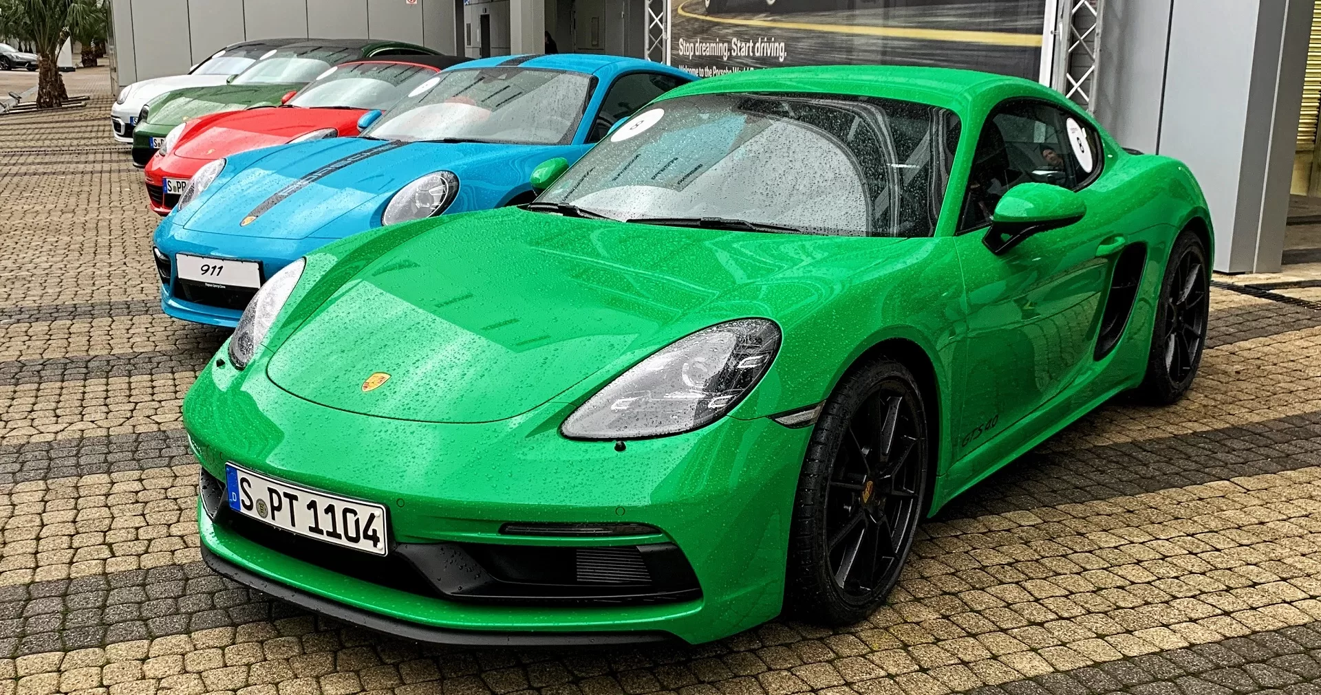 Идеальное знакомство: Porsche World Roadshow в Сочи